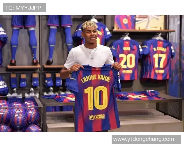 颠覆足球明星的传奇故事与影响力解析,探索他们如何改变了足球的面貌 颠覆足球明星的传奇故事与影响力解析,探索他们如何改变了足球的面貌